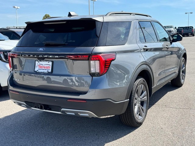 Ford Explorer Vehicle Image 03