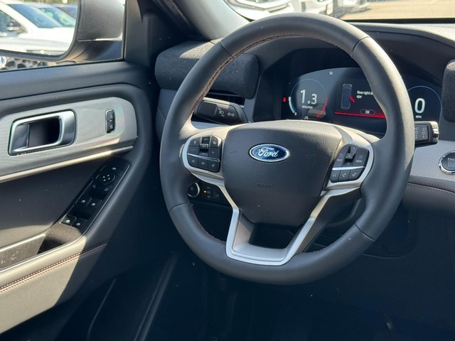 Ford Explorer Vehicle Image 08