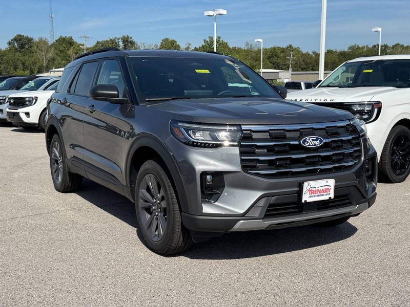 Ford Explorer Vehicle Full-screen Gallery Image 2