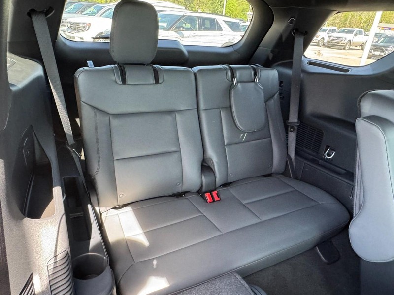 Ford Explorer Vehicle Full-screen Gallery Image 6