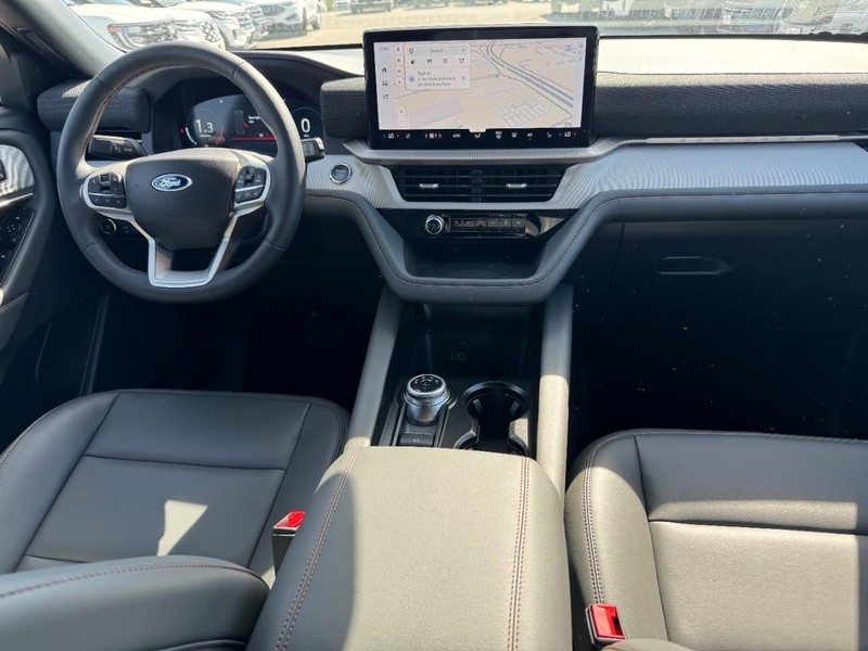 Ford Explorer Vehicle Full-screen Gallery Image 7