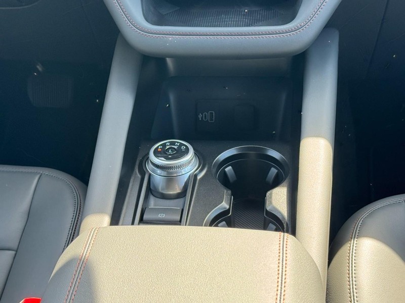 Ford Explorer Vehicle Full-screen Gallery Image 10