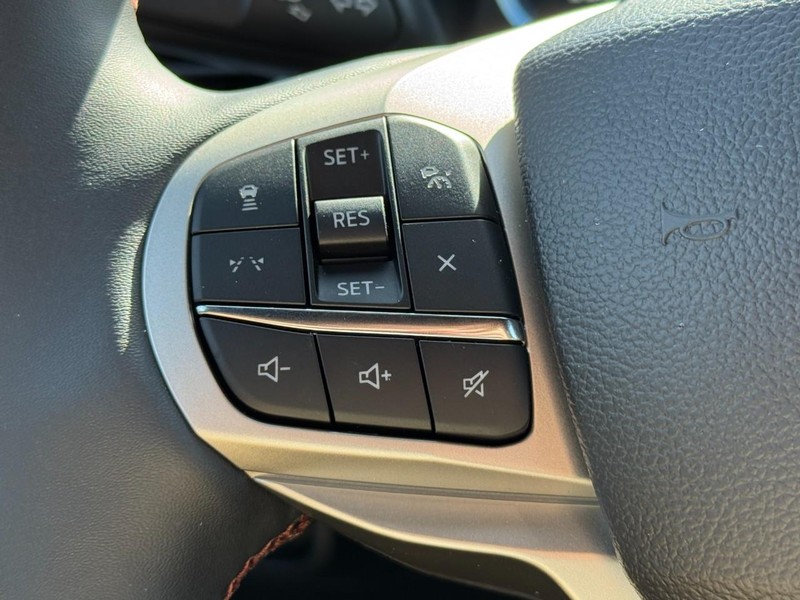 Ford Explorer Vehicle Full-screen Gallery Image 11