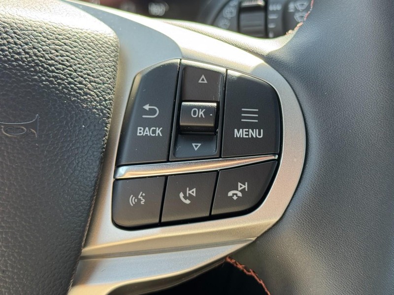 Ford Explorer Vehicle Full-screen Gallery Image 12