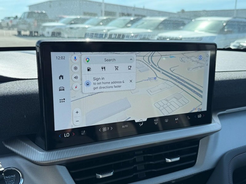 Ford Explorer Vehicle Full-screen Gallery Image 15