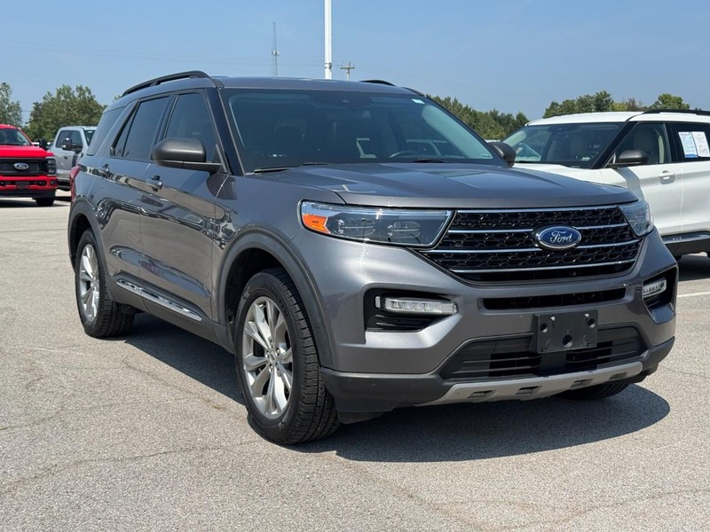 Ford Explorer Vehicle Full-screen Gallery Image 2