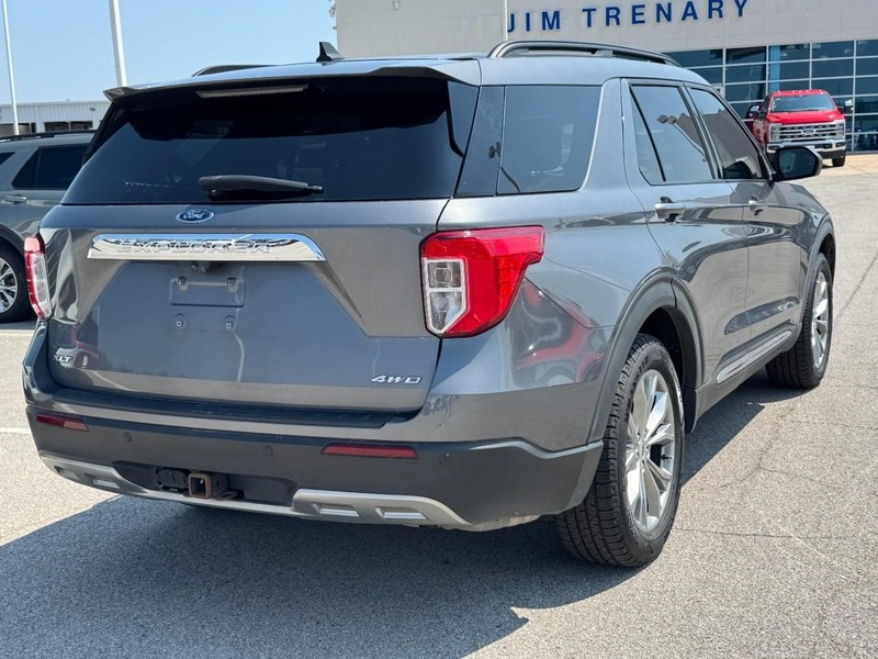Ford Explorer Vehicle Full-screen Gallery Image 3