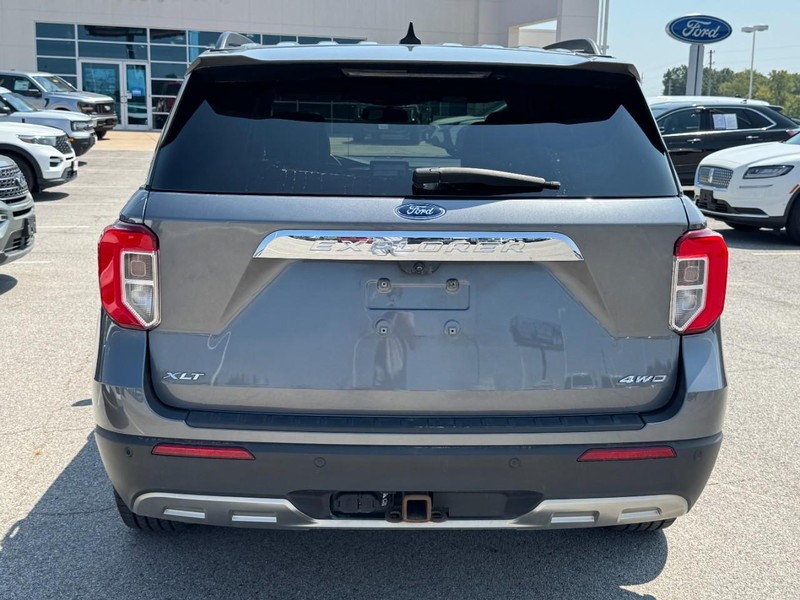 Ford Explorer Vehicle Full-screen Gallery Image 4