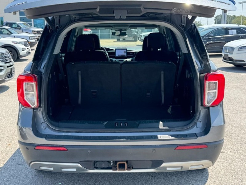 Ford Explorer Vehicle Full-screen Gallery Image 5