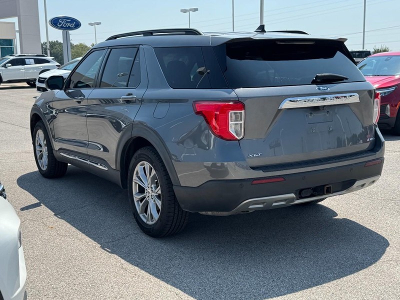 Ford Explorer Vehicle Full-screen Gallery Image 6
