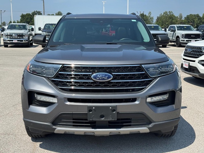 Ford Explorer Vehicle Full-screen Gallery Image 9