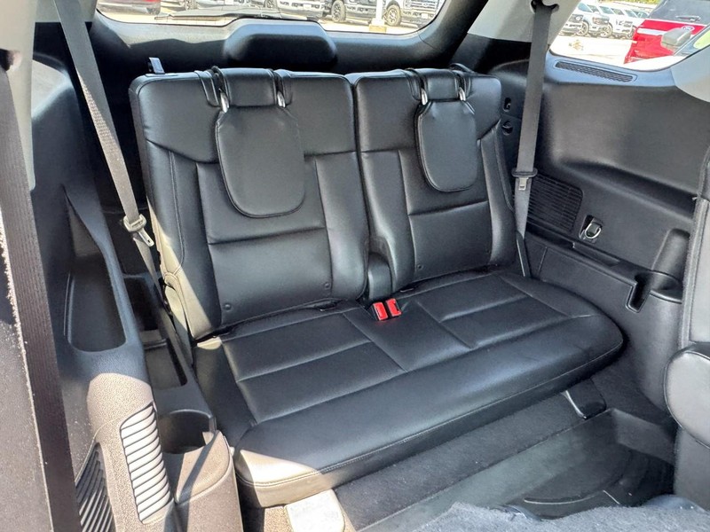 Ford Explorer Vehicle Full-screen Gallery Image 11