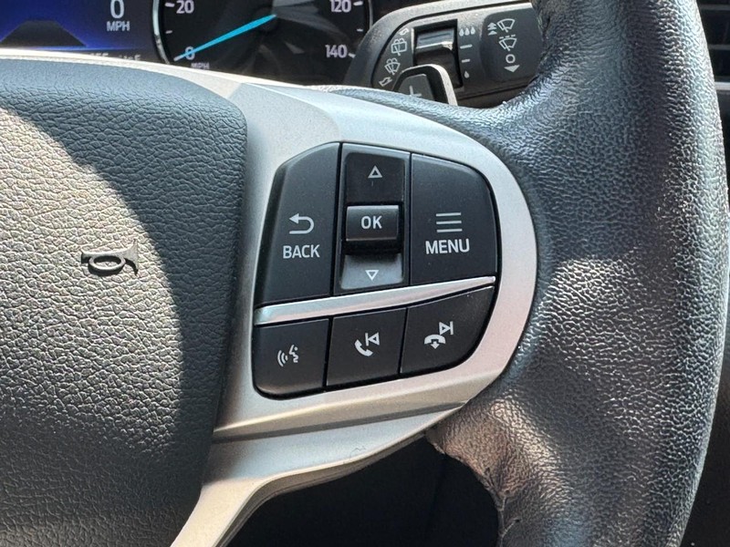 Ford Explorer Vehicle Full-screen Gallery Image 18