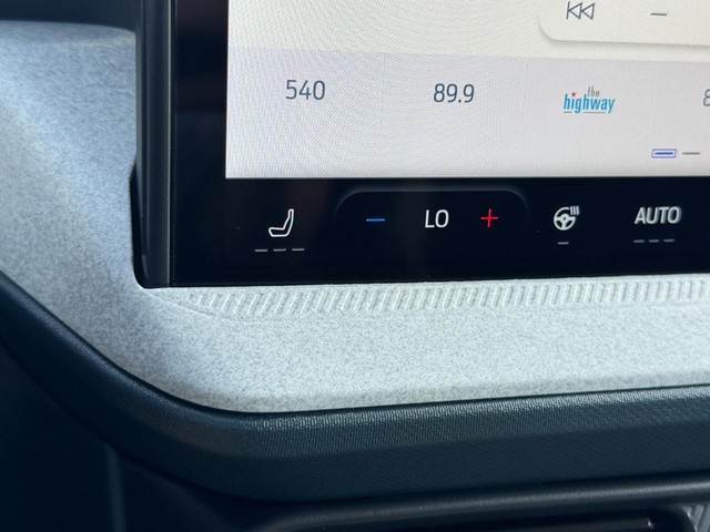 Ford Maverick Vehicle Image 13