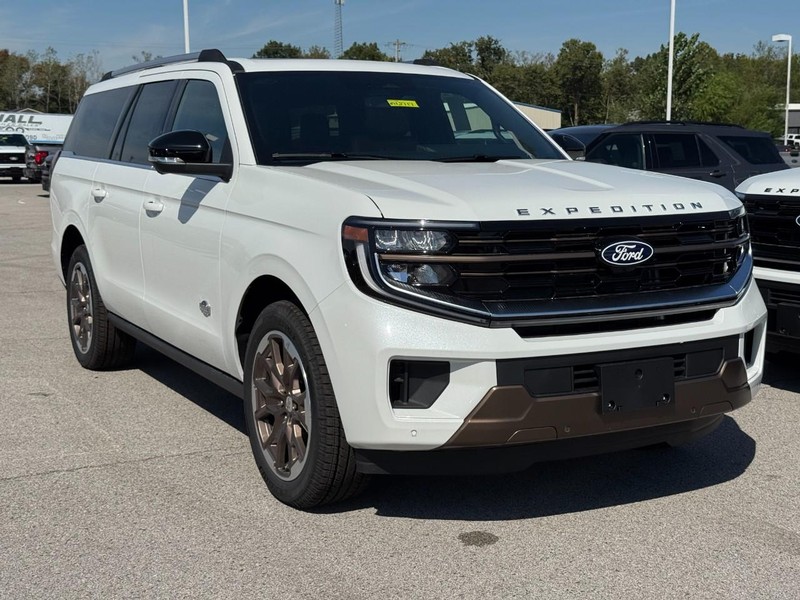 Ford Expedition Max Vehicle Full-screen Gallery Image 2