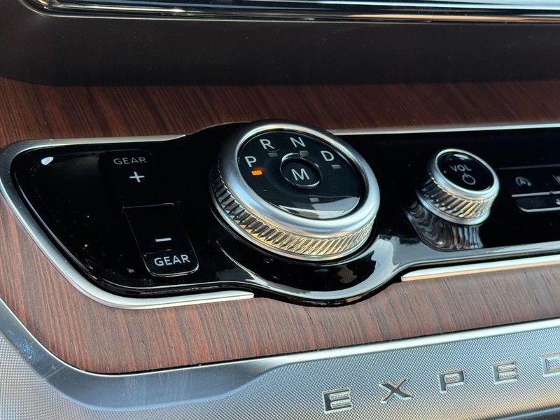 Ford Expedition Max Vehicle Full-screen Gallery Image 14