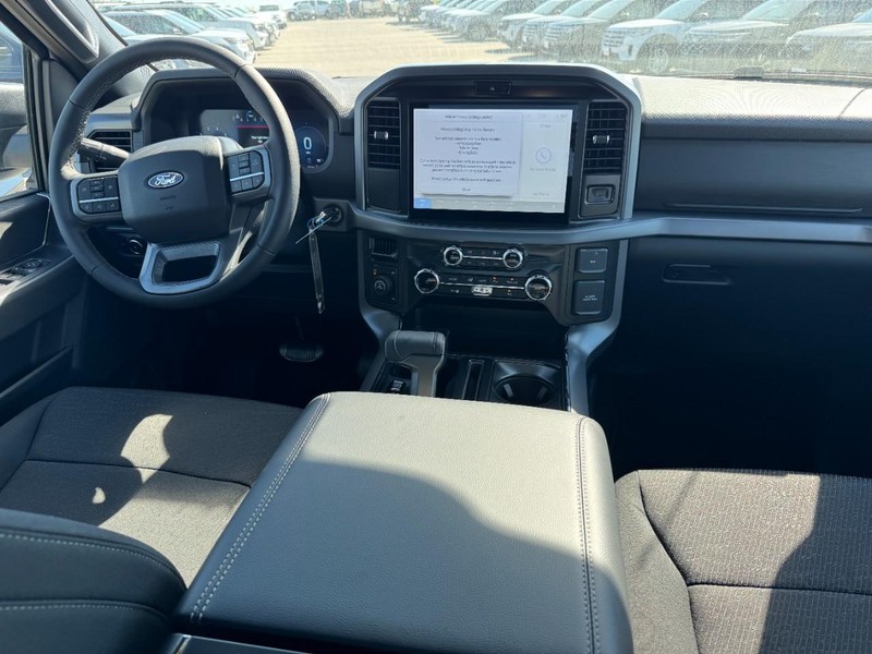 Ford F-150 Vehicle Full-screen Gallery Image 6