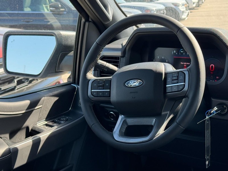 Ford F-150 Vehicle Full-screen Gallery Image 7