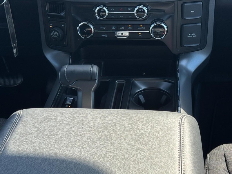 Ford F-150 Vehicle Full-screen Gallery Image 9