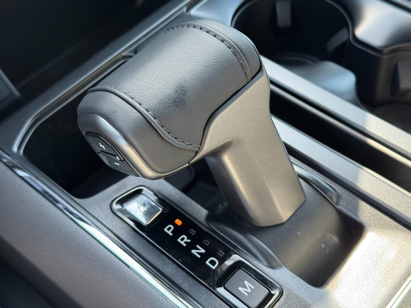 Ford F-150 Vehicle Full-screen Gallery Image 12