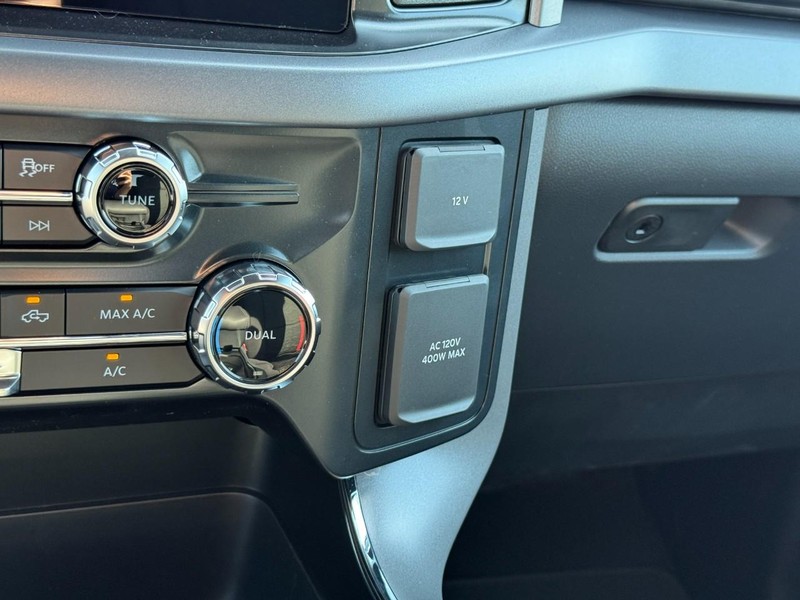 Ford F-150 Vehicle Full-screen Gallery Image 13