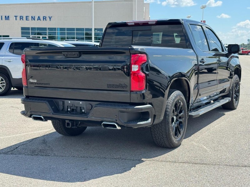 Chevrolet Silverado 1500 Vehicle Full-screen Gallery Image 03