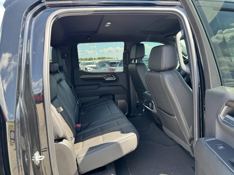 Chevrolet Silverado 1500 Vehicle Full-screen Gallery Image 10