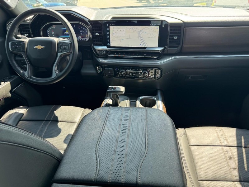 Chevrolet Silverado 1500 Vehicle Full-screen Gallery Image 11