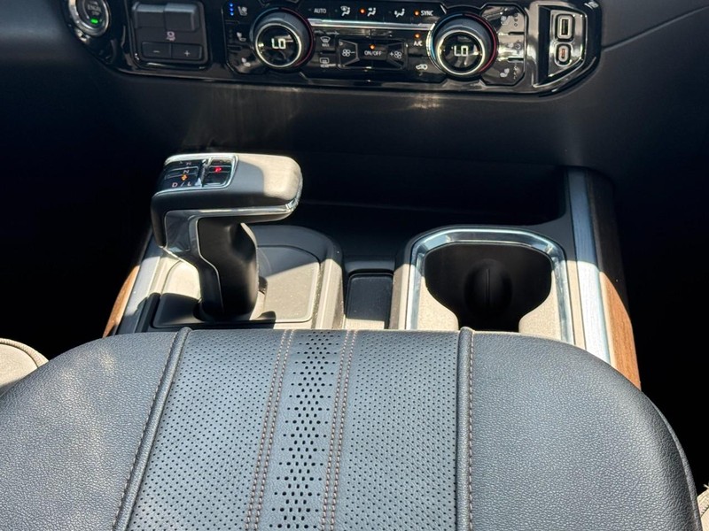 Chevrolet Silverado 1500 Vehicle Full-screen Gallery Image 14