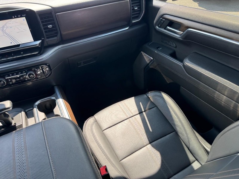 Chevrolet Silverado 1500 Vehicle Full-screen Gallery Image 15
