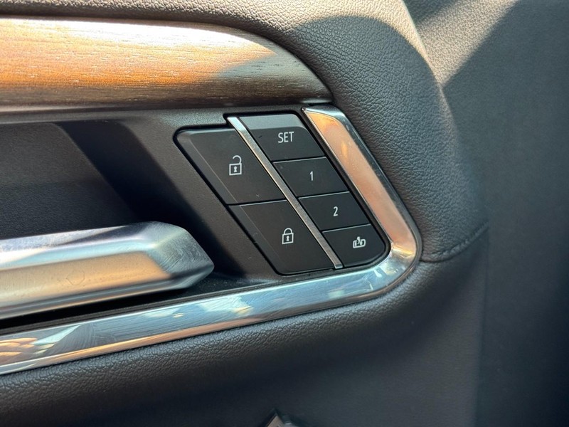Chevrolet Silverado 1500 Vehicle Full-screen Gallery Image 16