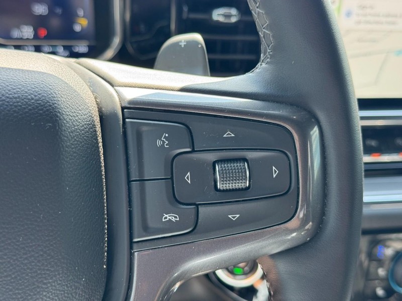 Chevrolet Silverado 1500 Vehicle Full-screen Gallery Image 18