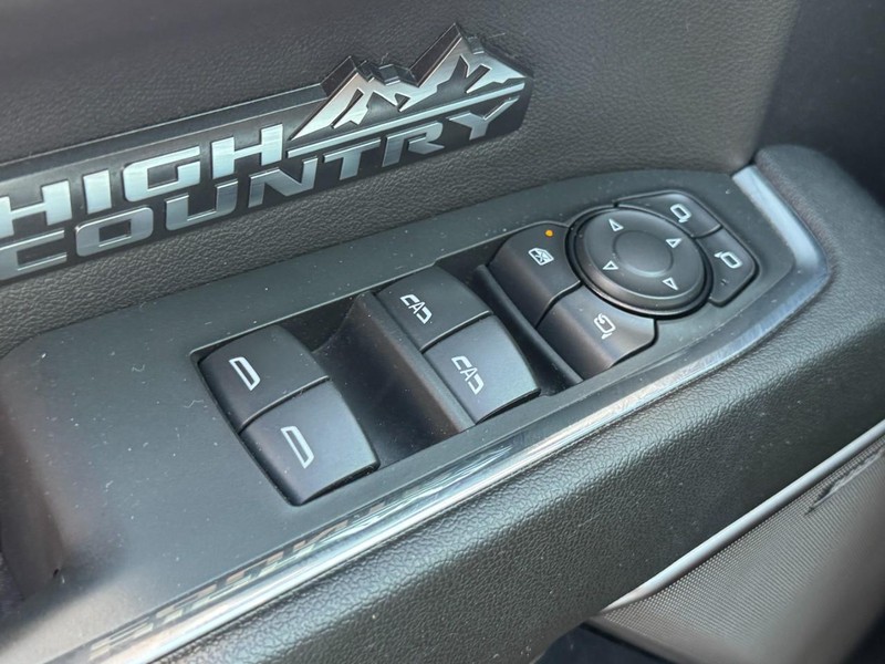 Chevrolet Silverado 1500 Vehicle Full-screen Gallery Image 23