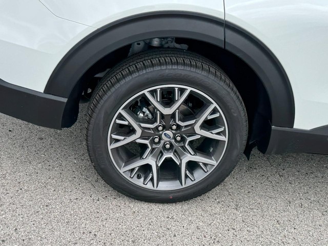 Ford Explorer Vehicle Image 04