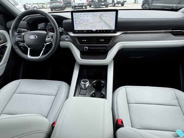 Ford Explorer Vehicle Image 07