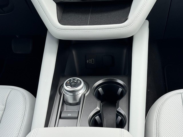 Ford Explorer Vehicle Image 10