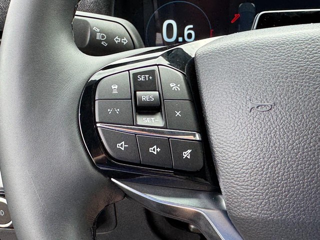 Ford Explorer Vehicle Image 12