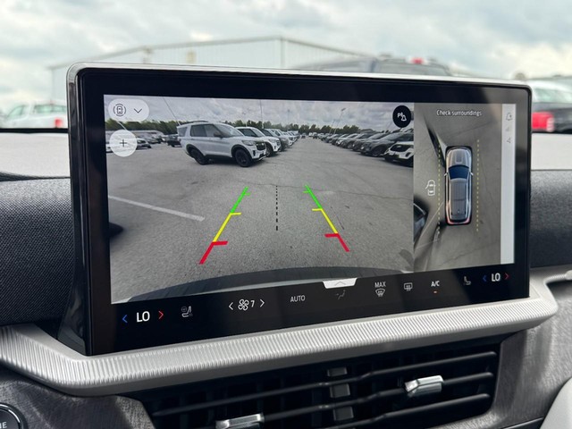 Ford Explorer Vehicle Image 16