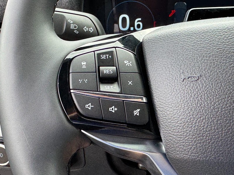 Ford Explorer Vehicle Full-screen Gallery Image 12