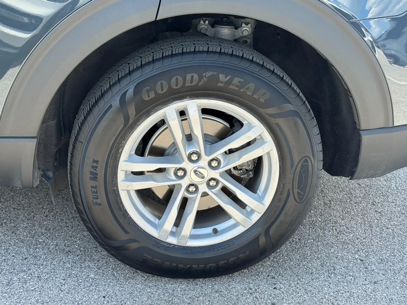 Ford Explorer Vehicle Image 07