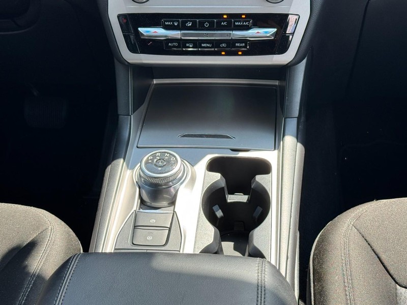 Ford Explorer Vehicle Image 14
