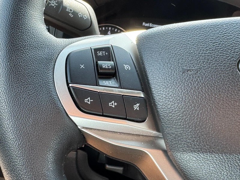 Ford Explorer Vehicle Image 16
