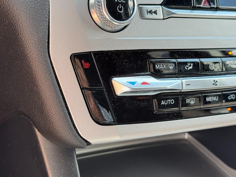 Ford Explorer Vehicle Image 19