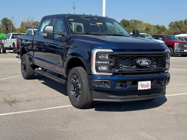 Ford Super Duty F-250 SRW Vehicle Image 02