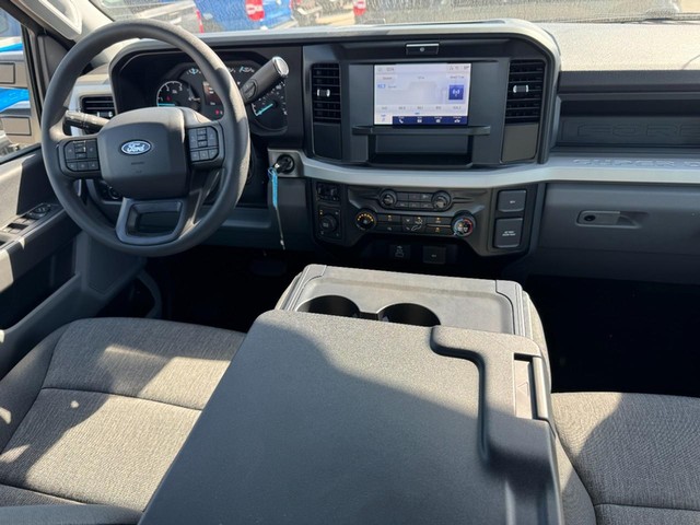 Ford Super Duty F-250 SRW Vehicle Image 06