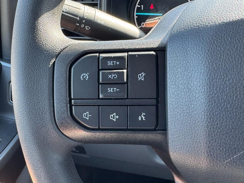 Ford Super Duty F-250 SRW Vehicle Full-screen Gallery Image 10