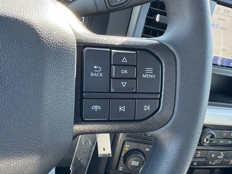 Ford Super Duty F-250 SRW Vehicle Full-screen Gallery Image 11