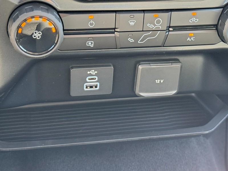 Ford Super Duty F-250 SRW Vehicle Full-screen Gallery Image 13
