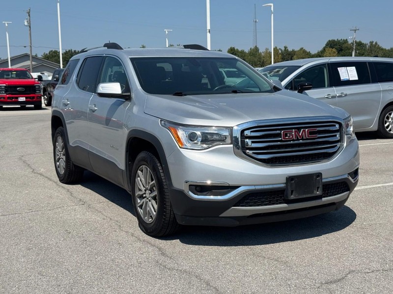 GMC Acadia Vehicle Image 02