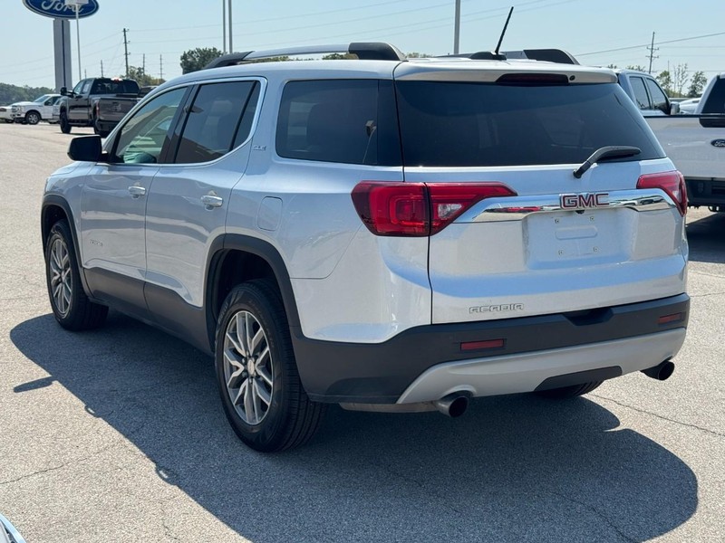 GMC Acadia Vehicle Image 06